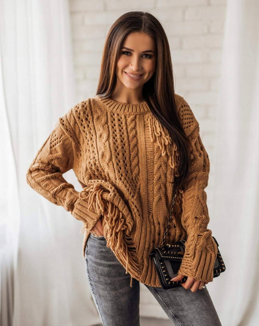 Ażurowy sweter damski COCOMORE w stylu boho kamelowy