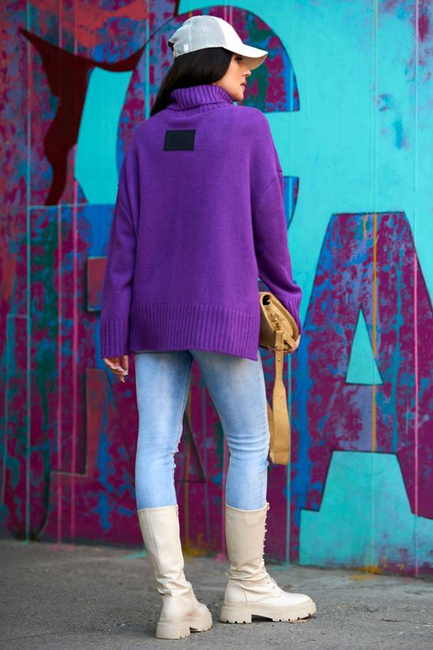 Luźny Sweter damski Me Gusta z golfem oversize fioletowy