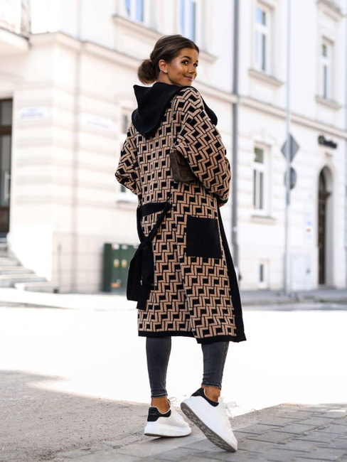 Długi kardigan z kapturem płaszcz typu alpaka Cocomore karmelowy/czarny