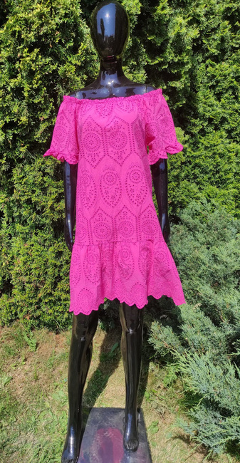 letnia Sukienka mini koronkowa z krótkim rękawem gumka w dekolcie import Włochy