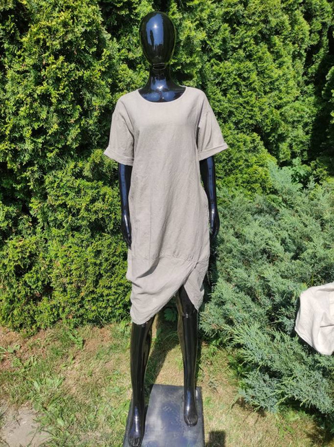 Import Włochy made in italy  lniana sukienka z kieszeniami Tuba duża krótki rękaw oversize na upał na plaże  na wakacje na lato ciemny beż