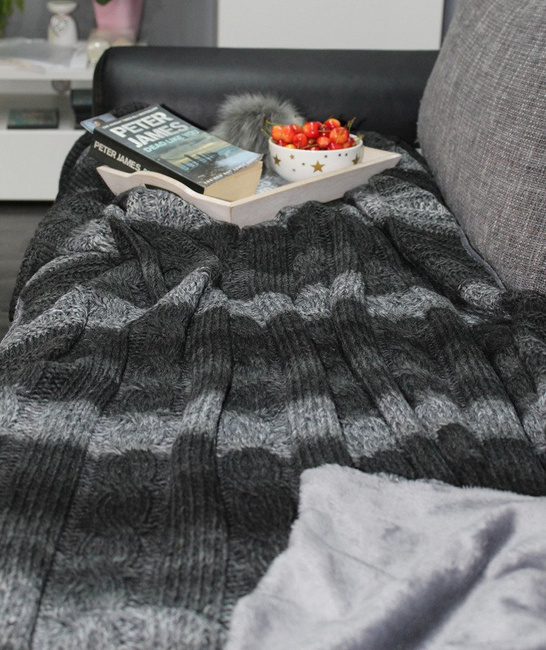 Mikos Gestrickte Decke Strickdecke Kuscheldecke Warm Wohndecke Plaid Superfeiner Microfaser/Wolle für Bett Sofa Sessel 110x170 cm (1007)