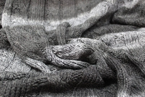 Mikos Gestrickte Decke Strickdecke Kuscheldecke Warm Wohndecke Plaid Superfeiner Microfaser/Wolle für Bett Sofa Sessel 110x170 cm (1007)