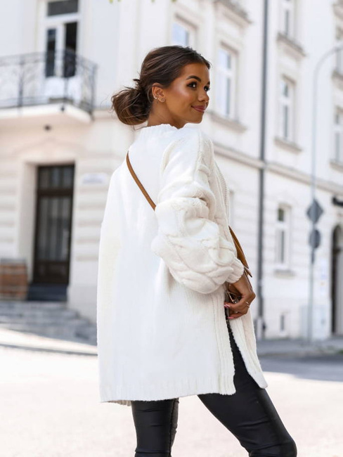 Luźny długi sweter Cocomore oversize z rozcięciem ecru