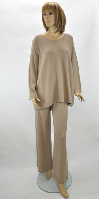 Komplet sweterkowy dzianinowy ze spodniami sweter beż
